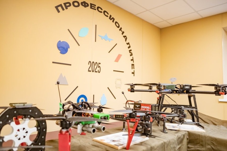    В Севастопольском колледже информационных технологий и промышленности провели форум, посвященный развитию беспилотных систем. Фото: sev.gov.ru