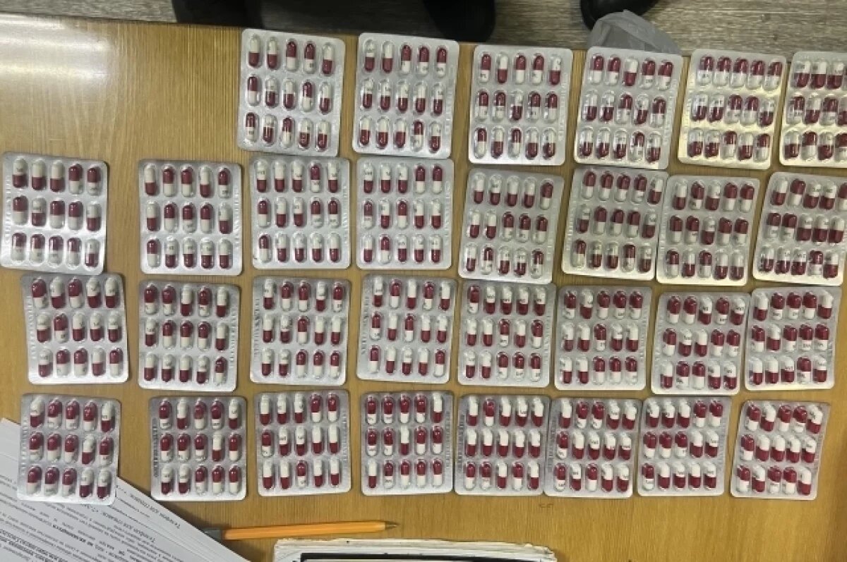    Тюменские таможенники остановили ввоз 450 капсул наркотика из Индии