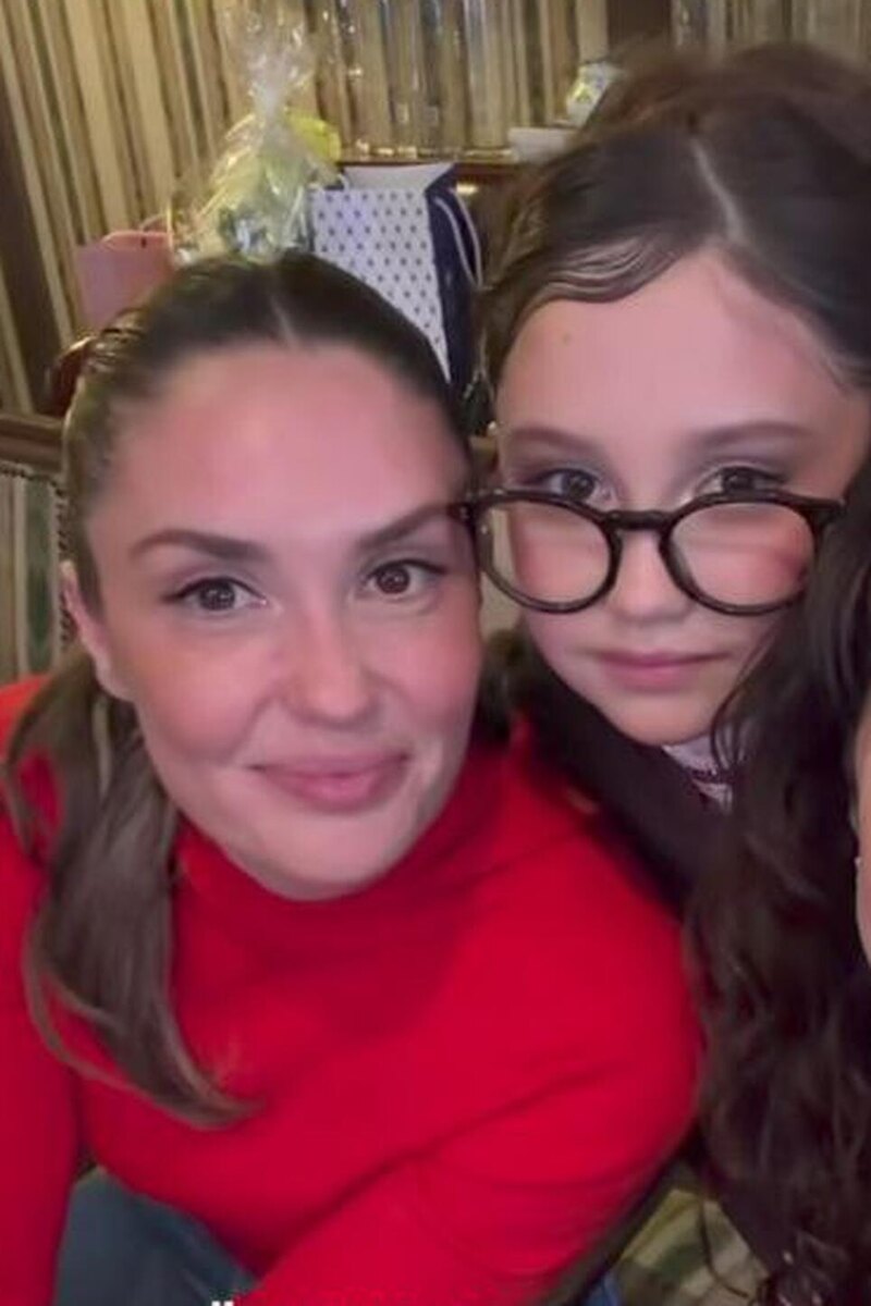    Агата Муцениеце с дочкой Мией Социальные сети