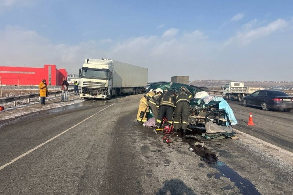   На выезде из Красноярска в результате аварии погибла женщина. Фото: МВД