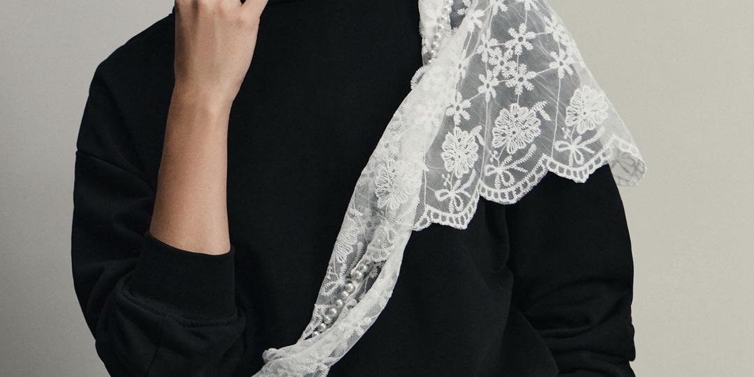 Тренды 2026: кружевные платки, сумки-таксы и объемные серьги. Что еще в моде весной в подборке со ссылками