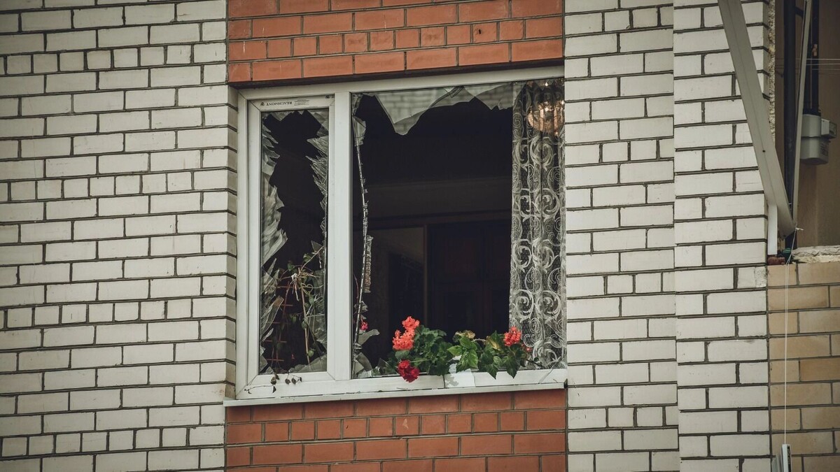    В Тракторозаводском районе в результате атаки БПЛА пострадала квартира   novostivolgograda.ru
