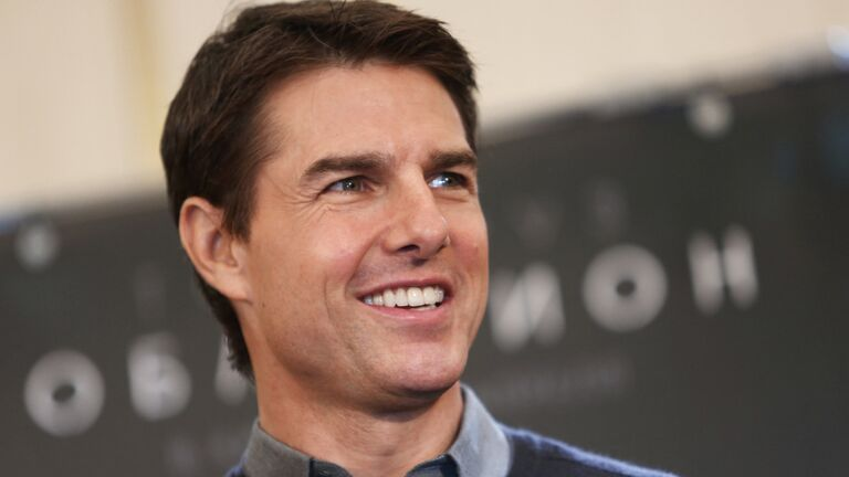 От общежитий до дворцов: где жили звезды до популярности