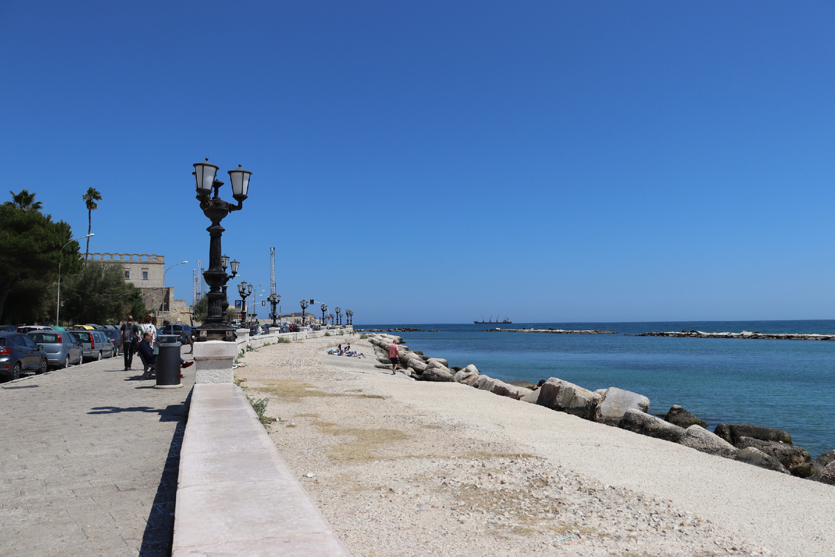 Набережная города