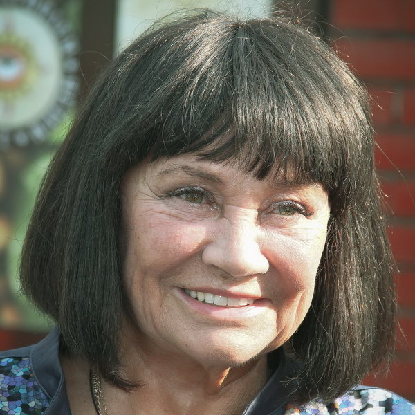     Сегодня родились Лариса Лужина и Ольга Картункова