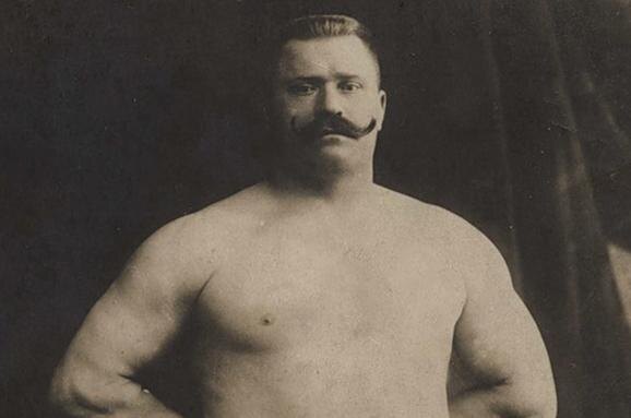 Сегодня такого атдета назвали бы жирдяем