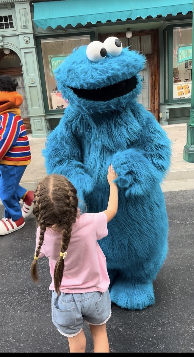 Я вот так и не вспомнила как его зовут Зилебоба или коржик ?