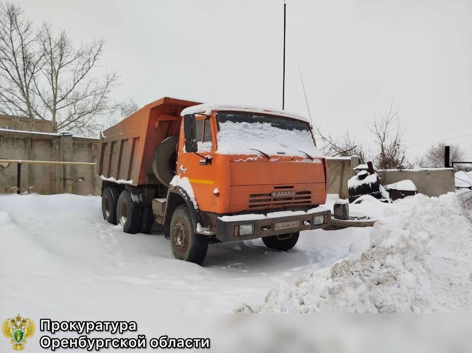    Далеко уехать на многотонном грузовике угонщику не удалось