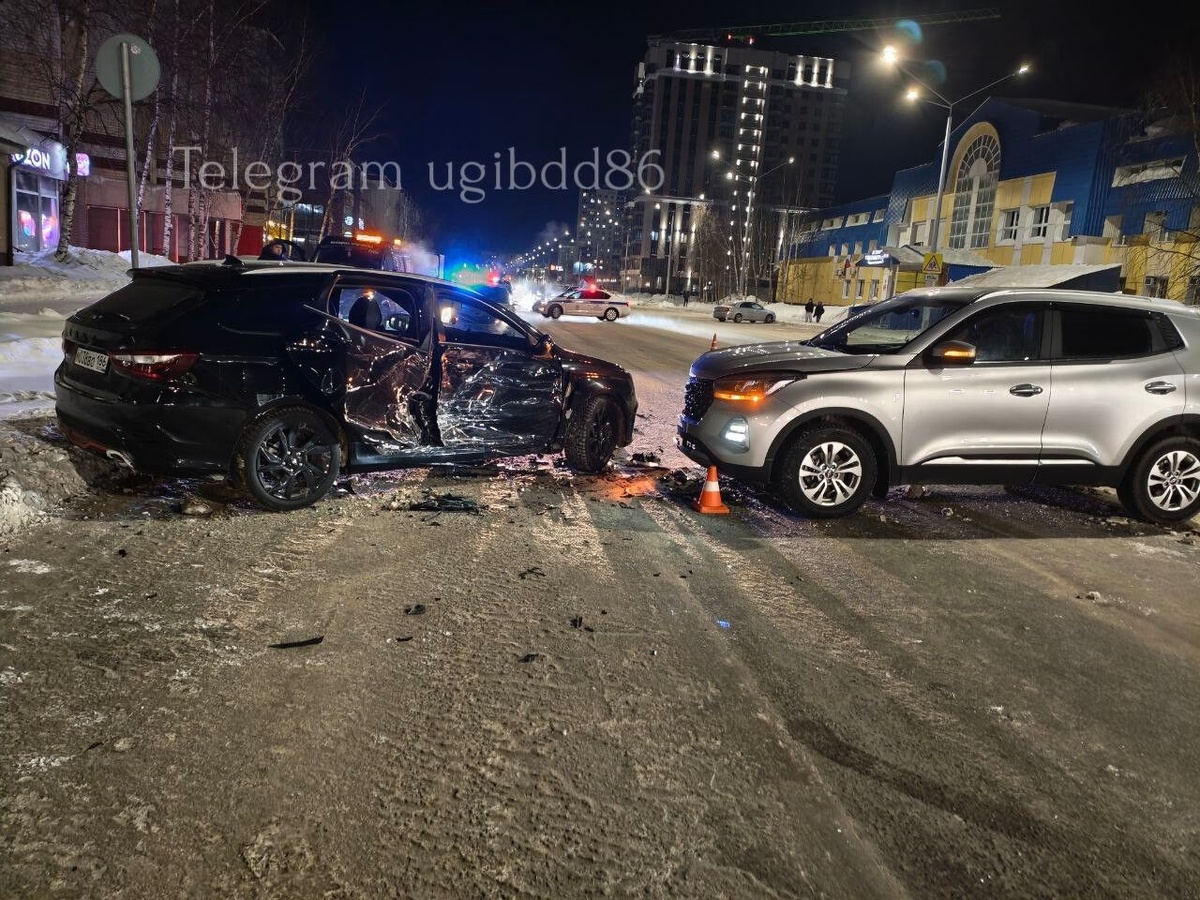    В Нижневартовске спешка водителя привела к ДТП с двумя пострадавшими