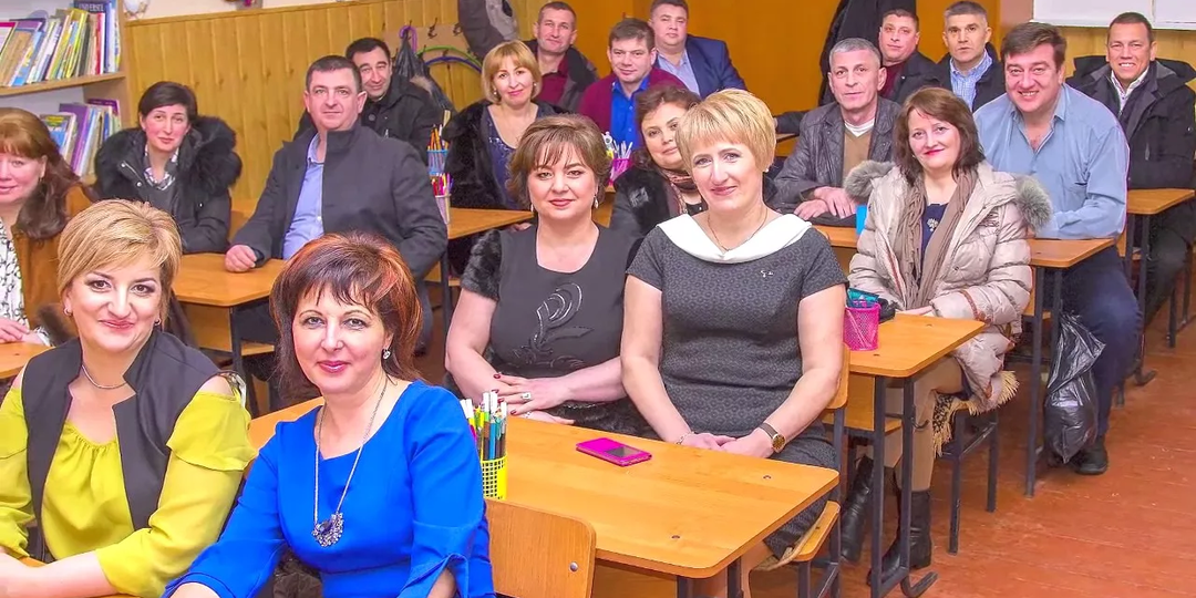 Почему стоит избегать встреч с бывшими одноклассниками: 4 причины