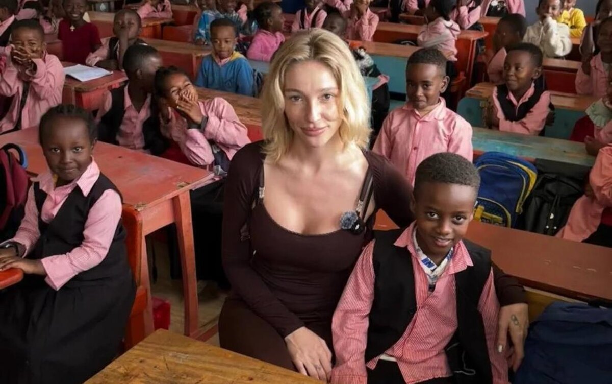    «Я решила, что мы падаем»: Ивлеева пережила паническую атаку в самолёте над Африкой