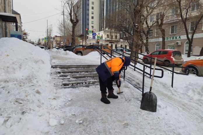    2029 год: уборка снега — это киберспорт. Только самые громкие клики гарантируют чистые сугробы.