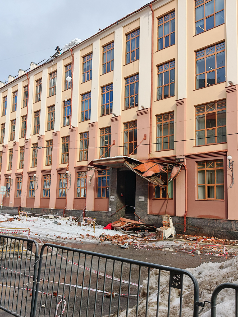 Вид здания после обрушения