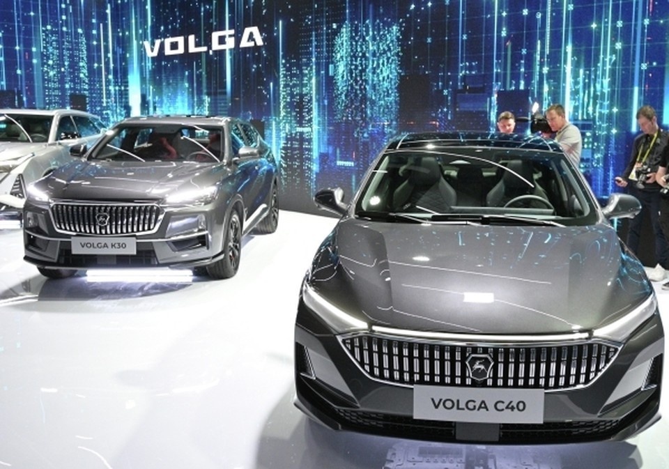    Автомобили Volga на выставке IX конференции "Цифровая индустрия промышленной России" в Нижнем Новгороде, 2024 г. Фото: Александр Астафьев/РИА Новости