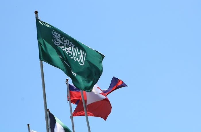 Обложка © Shutterstock / FOTODOM / Herwin Bahar