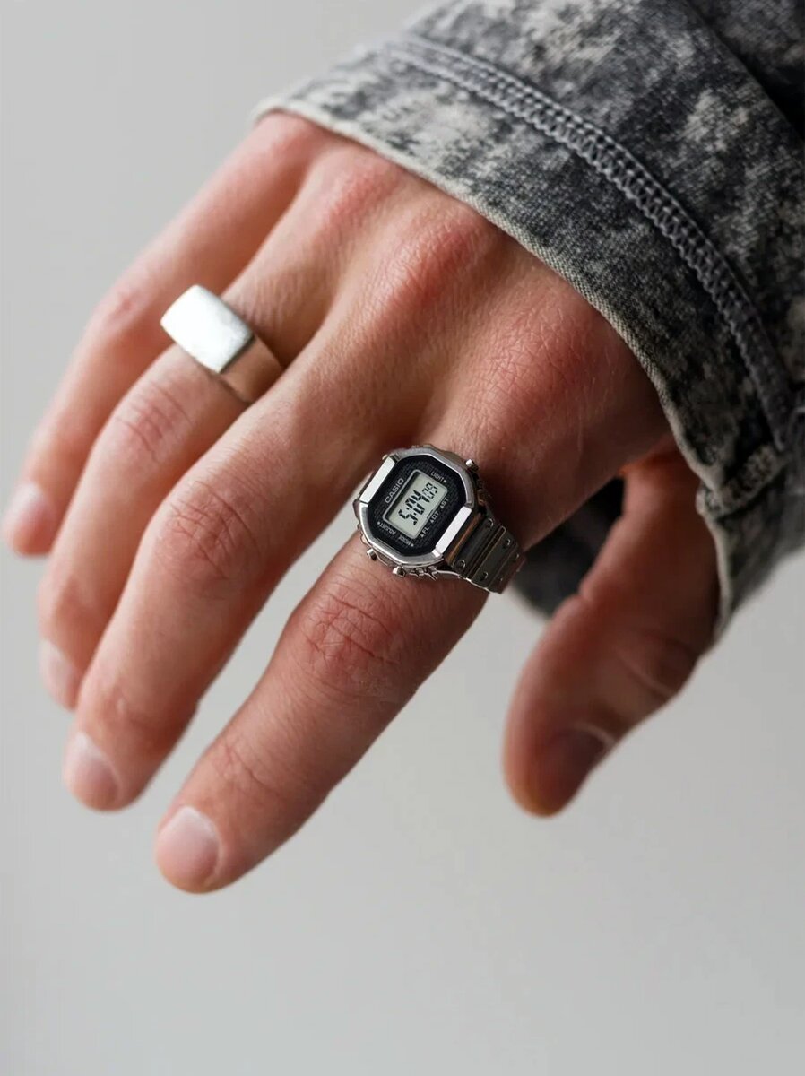 Casio отмечает полувековой юбилей часового подразделения и выпускает необычный продукт —цифровое украшение