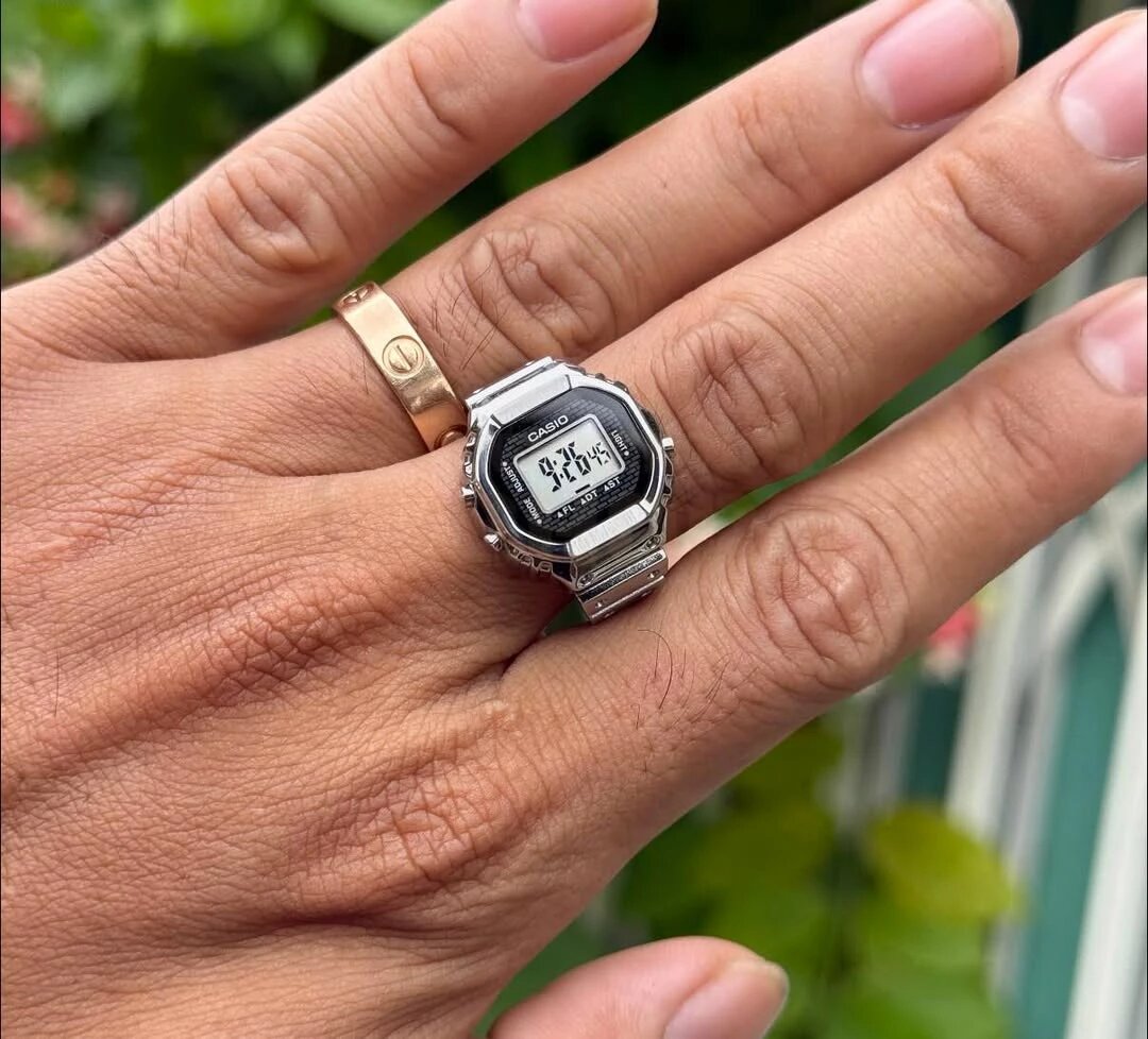 Пролистайте галерею — сравните эти часы-кольцо Casio CRW-001-1E с моделью серии GMW-B5000