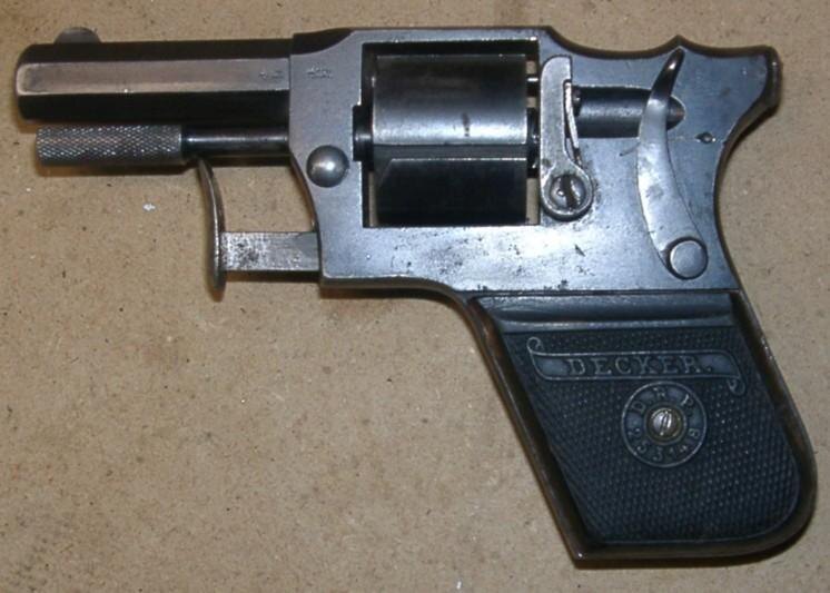 РЕВОЛЬВЕР ДЕКЕРА