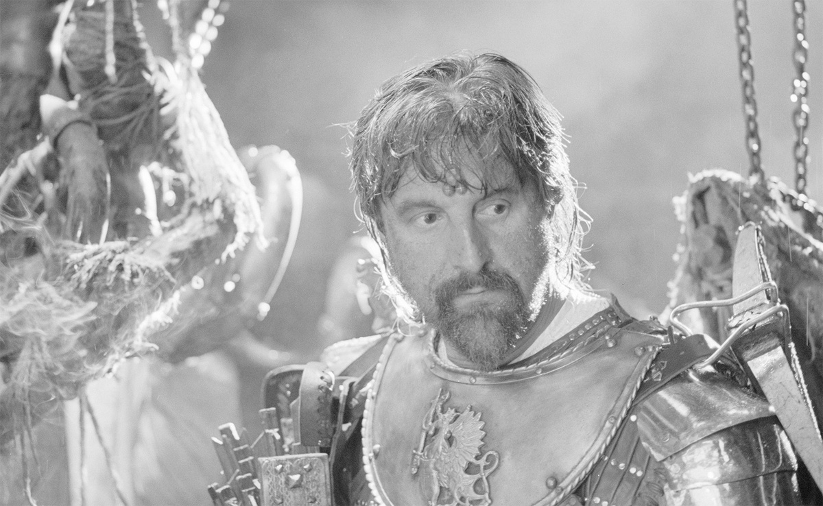 Дон Румата в исполнении Ярмольника, в фильме Германа.