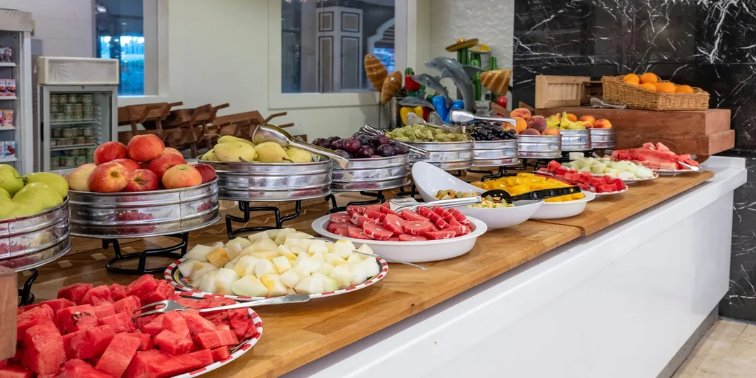 Бесплатные завтраки в отелях под угрозой — почему их могут отменить