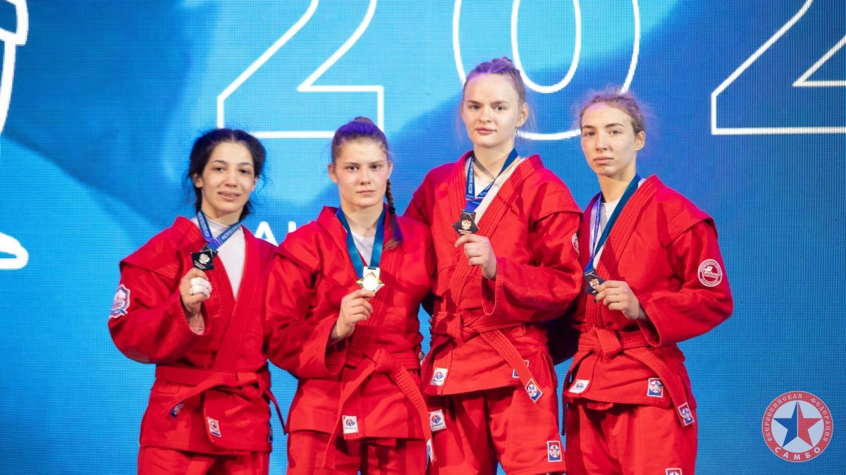    Титул чемпионки России Софья Циброва (вторая слева) выиграла впервые в карьере