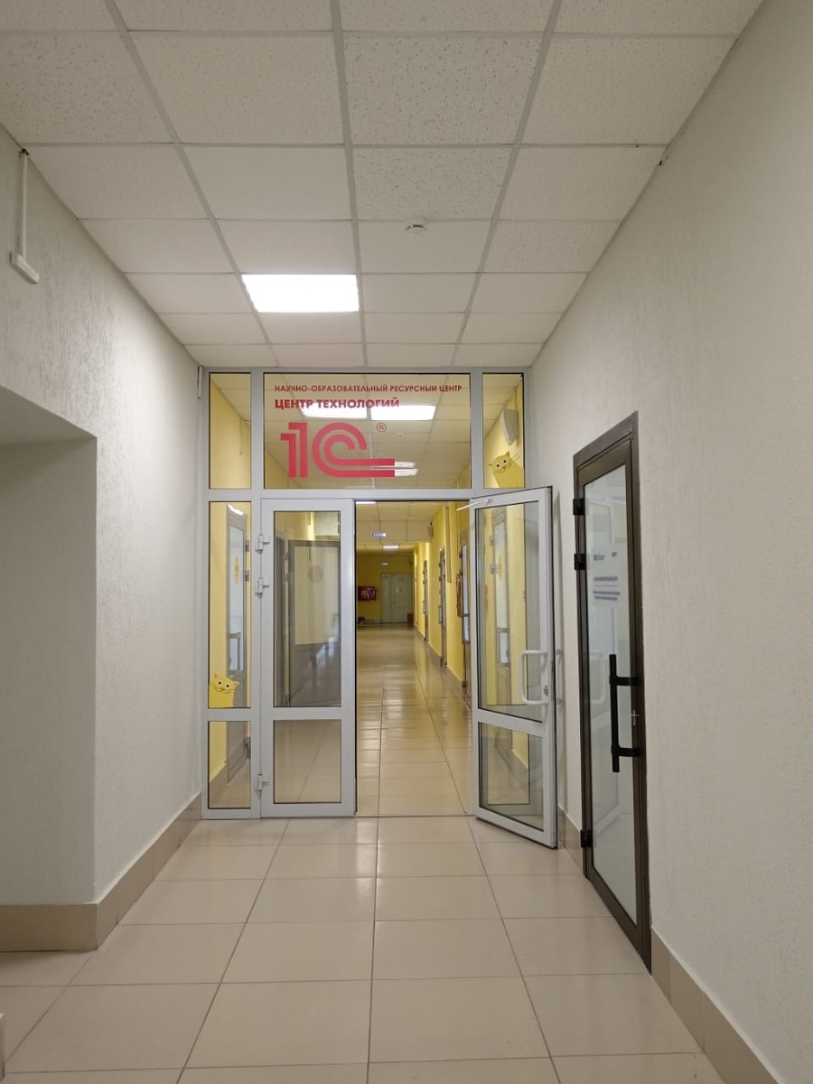 Ранее здесь была кафедра "Реклама и дизайн". Сегодня "Центр технологий 1С". Фото автора.