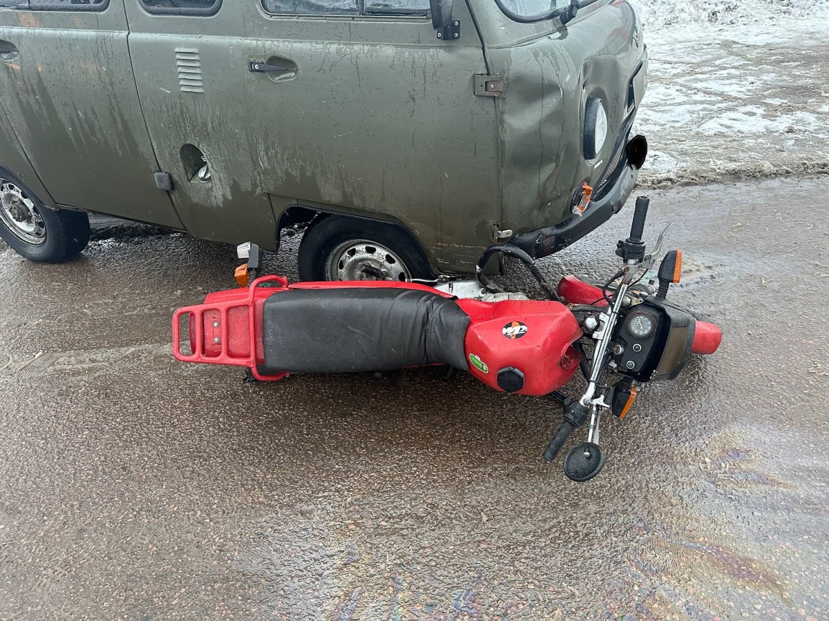    15-летний водитель мотоцикла попал под колеса автомобиля в Бузулуке