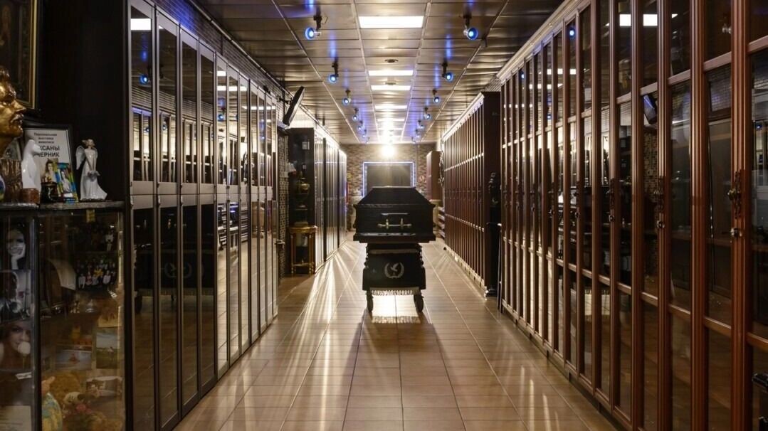    Можно ли попросить священника проводить кого-то в последний путь перед кремацией?   Новосибирский крематорий