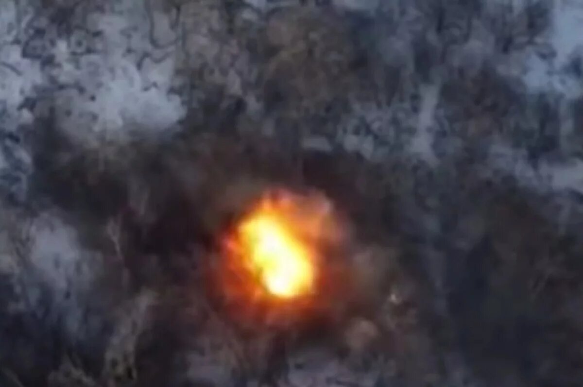    Уничтожение блиндажа с пехотой ВСУ под Часовым Яром сняли с воздуха