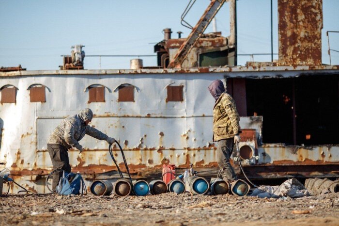 На взгляд постороннего – здесь всё металлолом, только опытный человек поймёт, что надо выкидывать / фото: телеграм-канал Владислав Кузецов