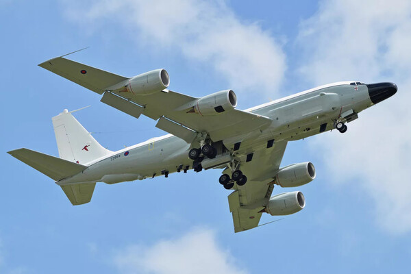 Самолет-разведчик RC-135W Rivet Joint Королевских ВВС Великобритании / Alan Wilson/Flickr   📷