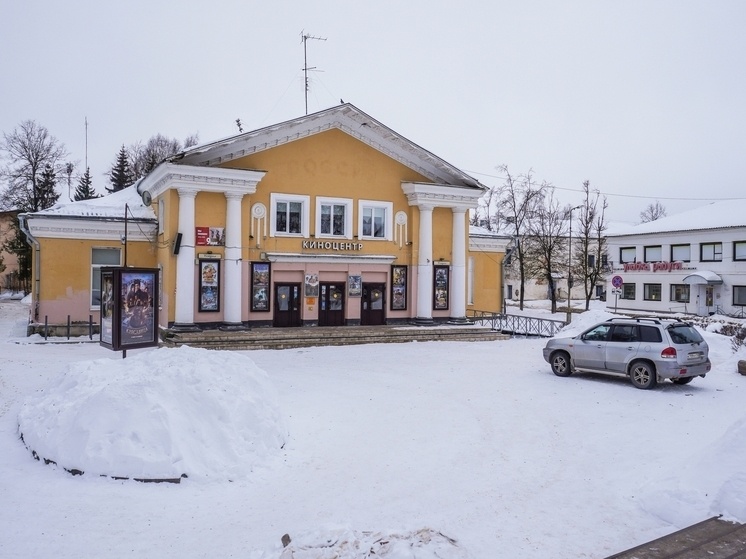     На площадке перед киноцентром предполагается проведение разных мероприятий на специально оборудованной сцене. Фото: Центр развития городской среды Новгородской области в соцсети ВКонтакте