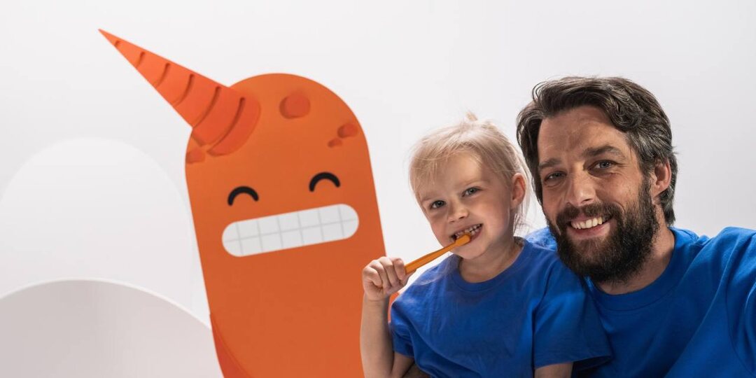 Ребенок ест зубную пасту: что делать?