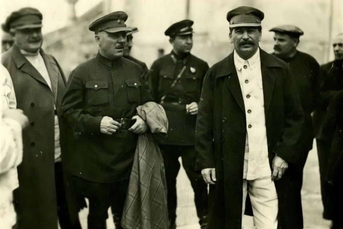 Иосиф Сталин и Климент Ворошилов, 1934 год. фото из ria.ru