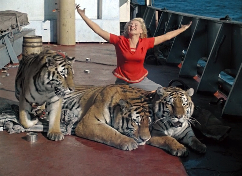 Кадр из советской комедии Владимира Фетина «Полосатый рейс» 1961 г.