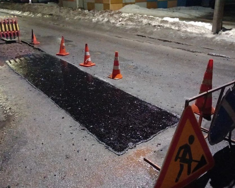     В Курске подрядчик устранил 1 проблемный участок дороги у областной больницы
