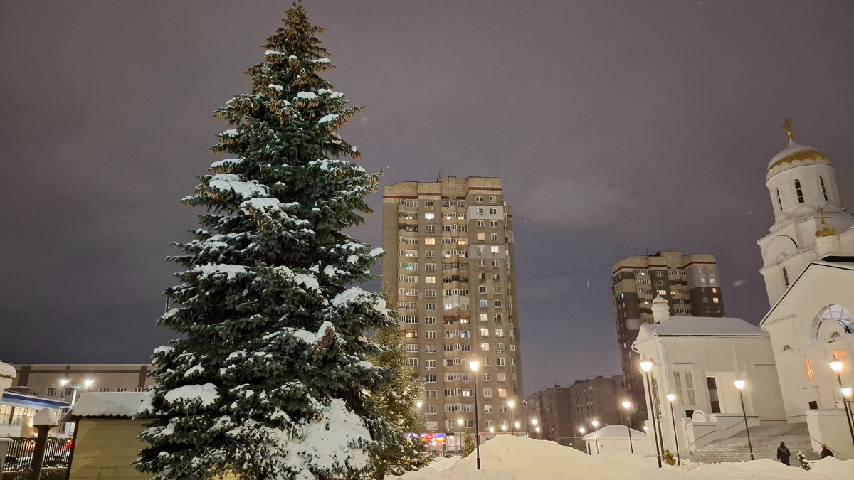 Нижний,  ещё в снегу