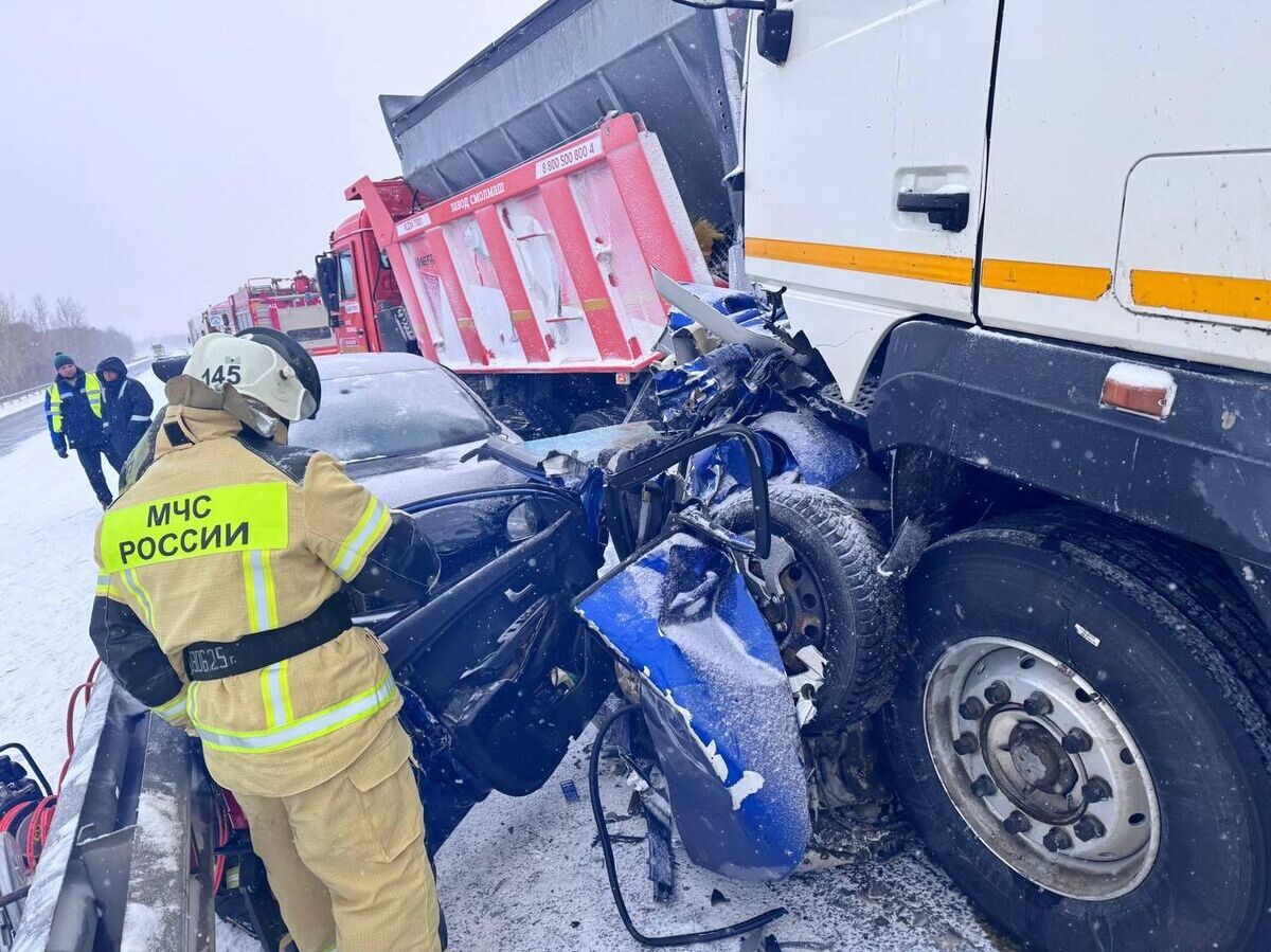    Последствия массовой аварии на трассе Тюмень - Ханты-Мансийск | © Фото : Госавтоинспекция Тюменской области/Telegram