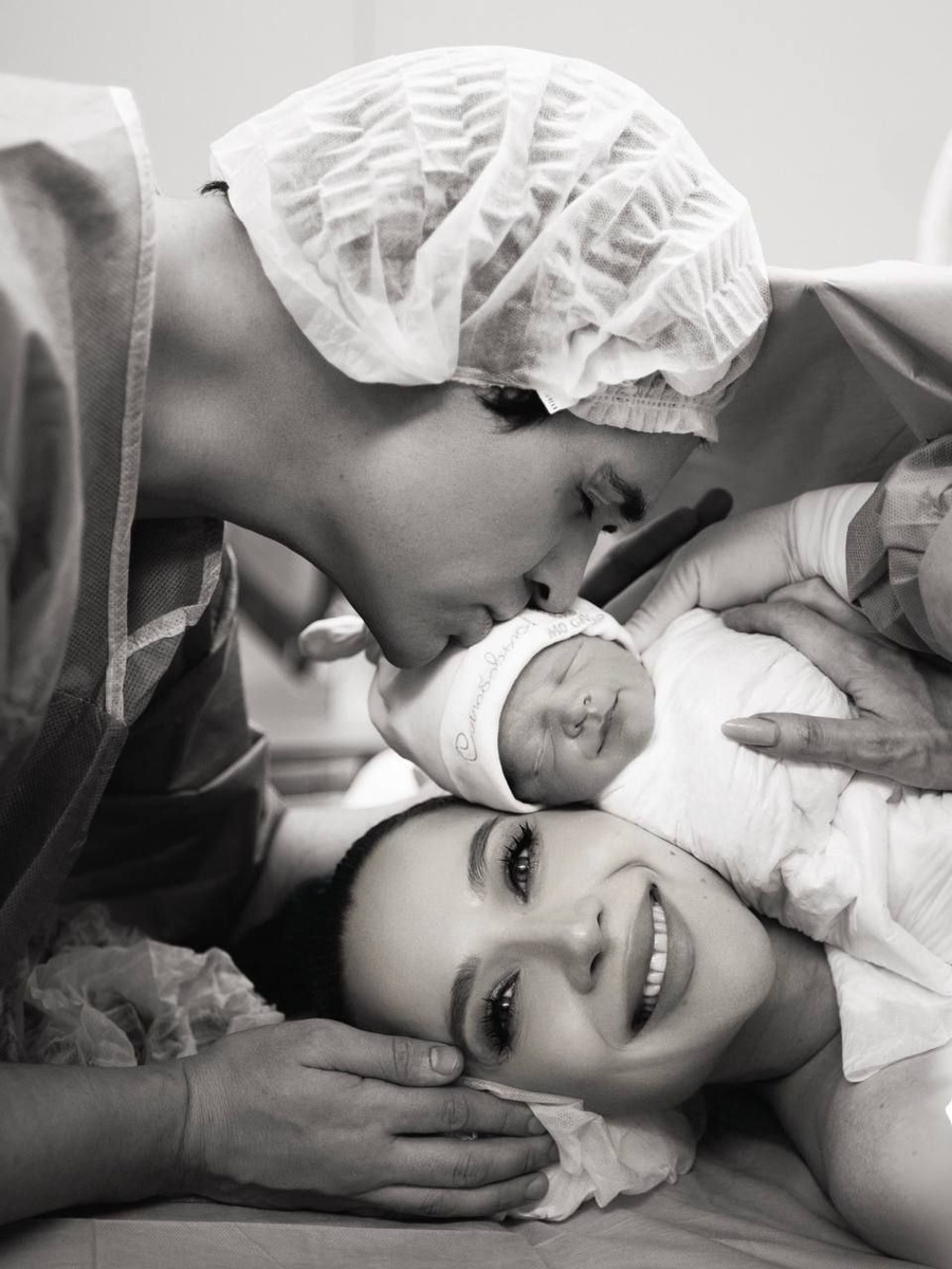 Валерия Чекалина и Луис Сквиччиарини с сыном. Фото: социальные сети