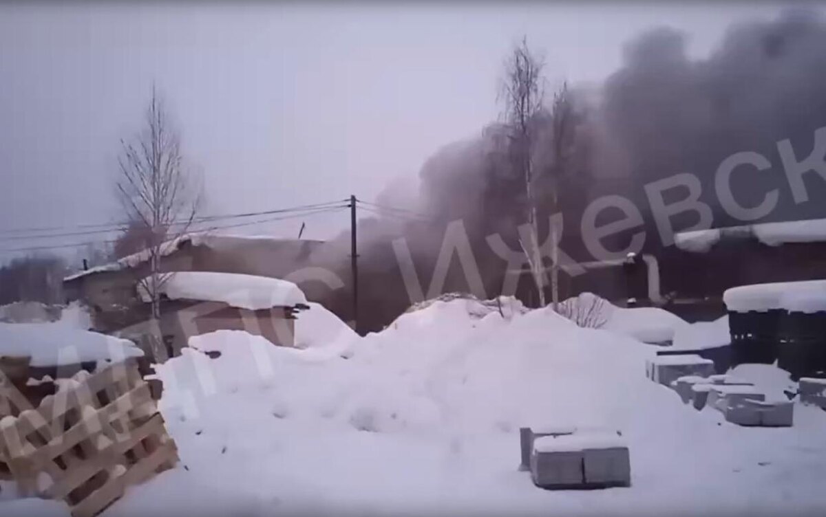    Три автобуса сгорели при пожаре в Глазове