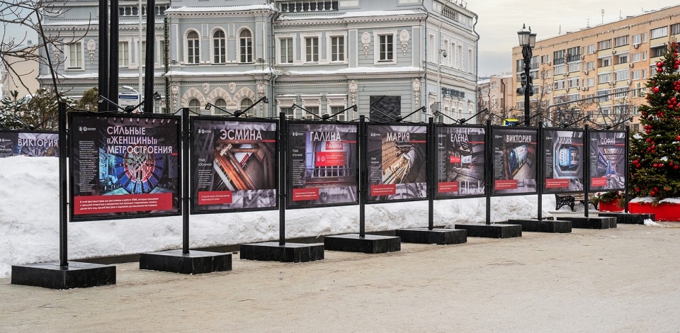     Сильные «женщины» под землей: на Тверском бульваре открылась фотовыставка о метростроении