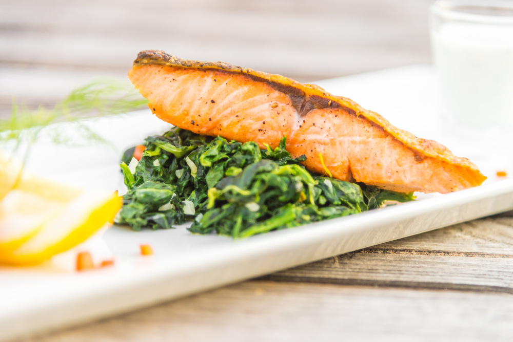    Омега-3 из жирной рыбы и льняного масла поддерживает слёзную плёнку и обладает противовоспалительным действием