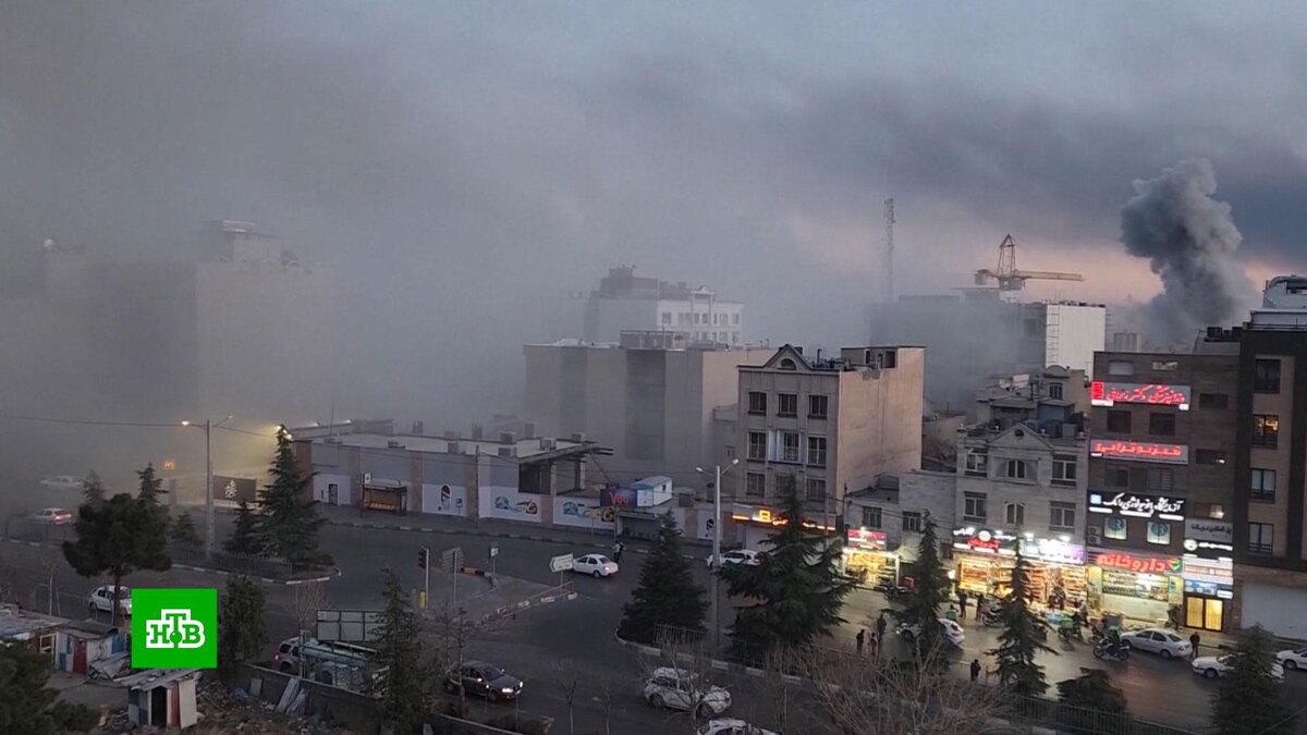    Жители Ирана под авиаударами требуют мести за гибель аятоллы Хаменеи