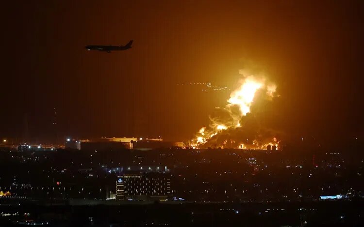    НПЗ Saudi Aramco в огне / Источник фото: Getty Images