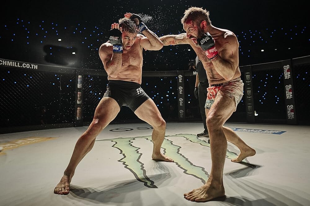 Кадр фильма "Зверь"