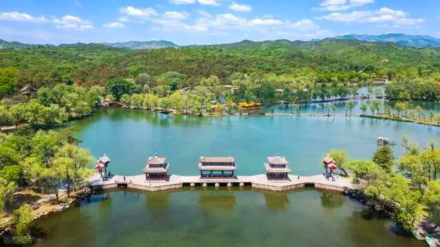 Летняя усадьба китайских императоров эпохи Цин, городской округ Чэндэ провинции Хэбэй. Источник: Вичат.