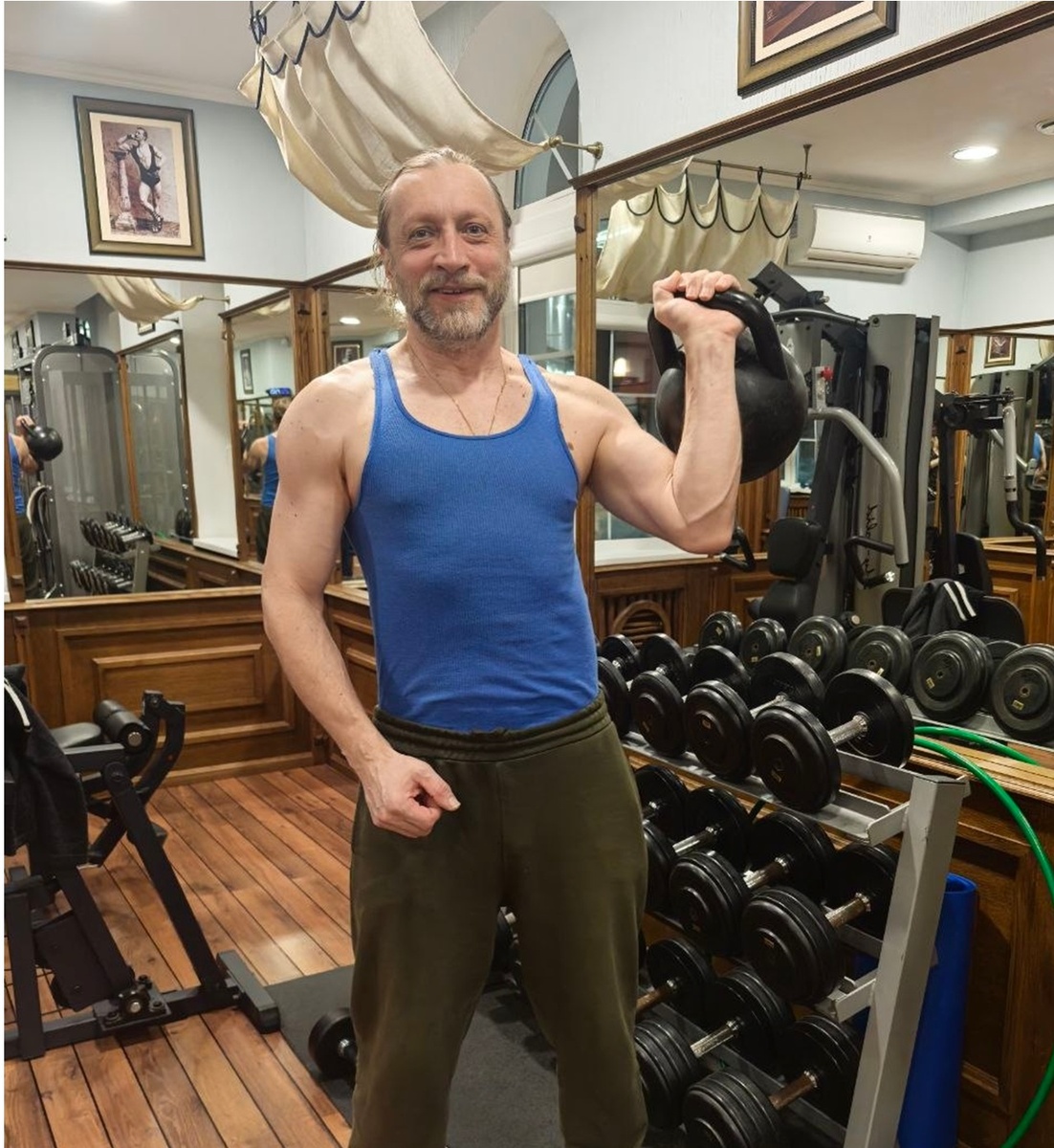 Кстати, непременным атрибутом Дома ОС, в который я вас приглашаю, является спортзал - физкультура и спорт. Не пренебрегайте вашим храмом, храмом вашего тела! Бог дает нам спасение и исцеление, чтобы мы вместе были сильны и строили прекрасное будущее! Напоминалка.