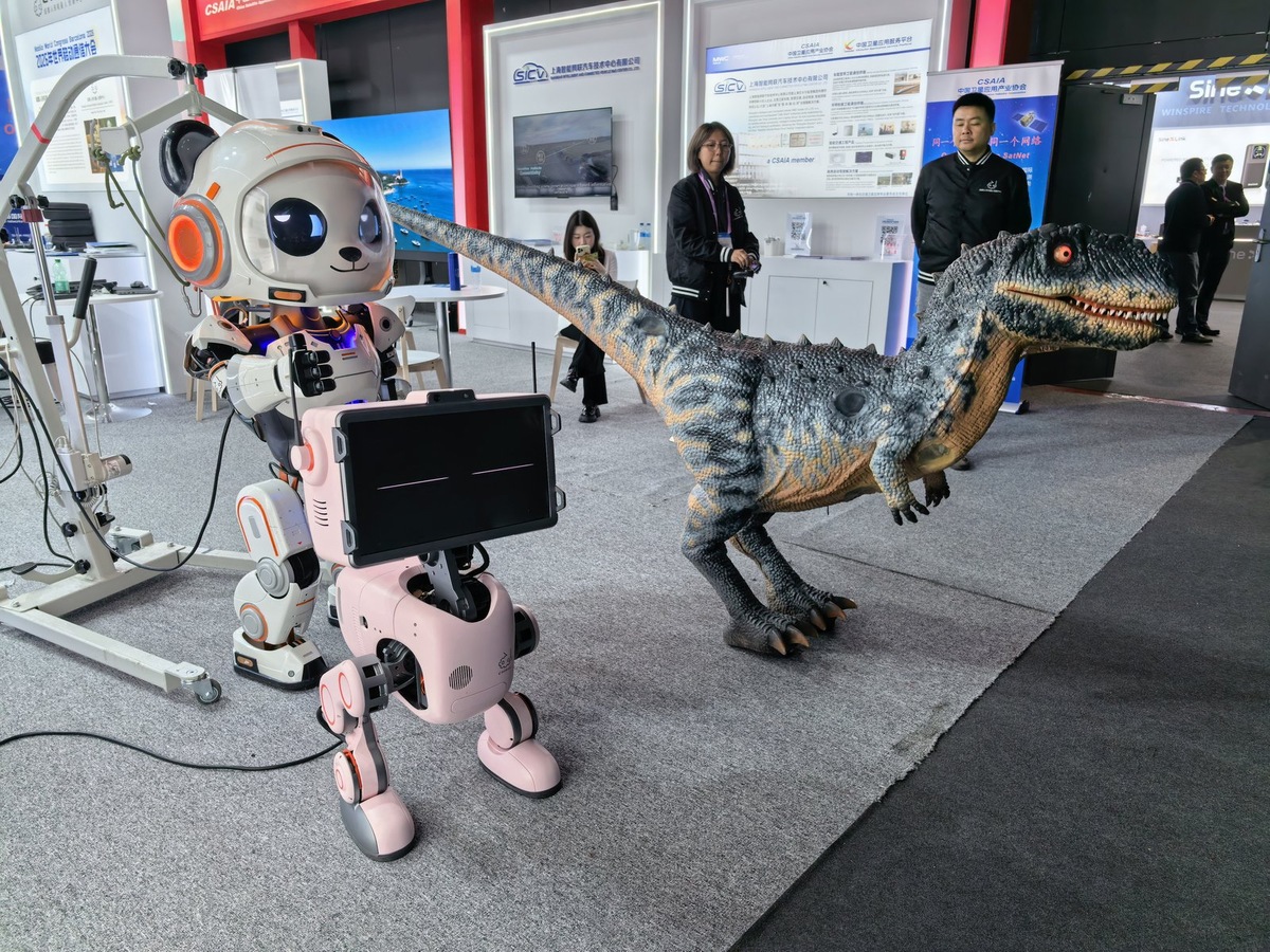    Роботы CHRIC на MWC 2026