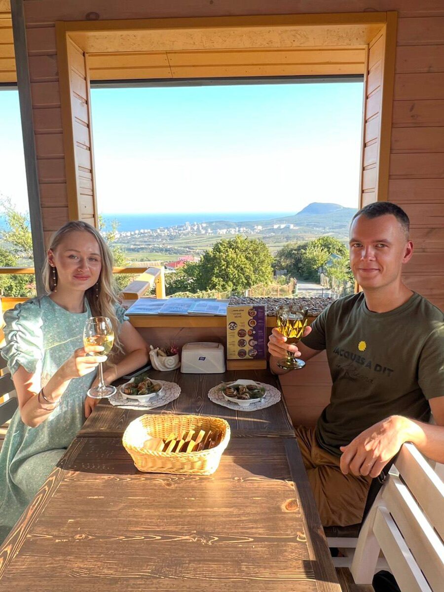 Наслаждение красотой природы: панорама гор и моря с высоты 400м
Гурманам предлагаем изысканные дегустации и эксклюзивные гастрономические сеты. 