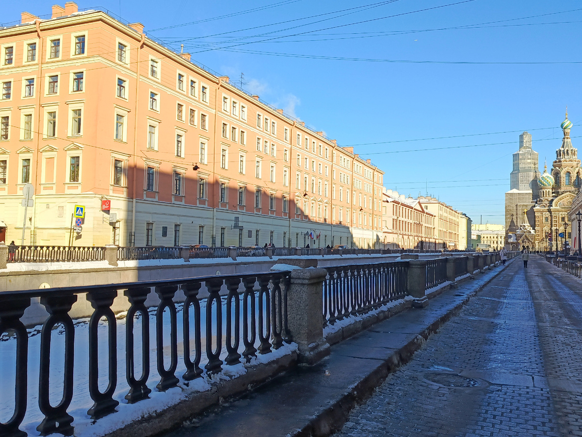 Дом писателей на набережной канала Грибоедова.